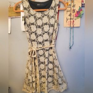 Mela London Lace Sundress, size Sm. Separate belt ties at waist, lightweight